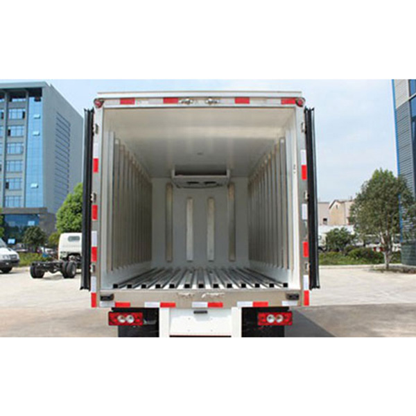 車廂保溫防火材料有哪些(圖3) 車廂保溫防火材料聚氨酯噴涂案例