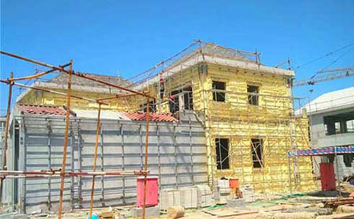 外墻保溫層怎么做 現(xiàn)場發(fā)泡聚氨酯噴涂機(jī)(圖2) 外墻保溫層現(xiàn)場發(fā)泡聚氨酯噴涂案例