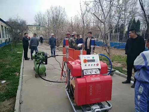 糧庫現(xiàn)場發(fā)泡聚氨酯隔熱保溫(圖2) H5600糧庫現(xiàn)場發(fā)泡聚氨酯隔熱保溫發(fā)泡機